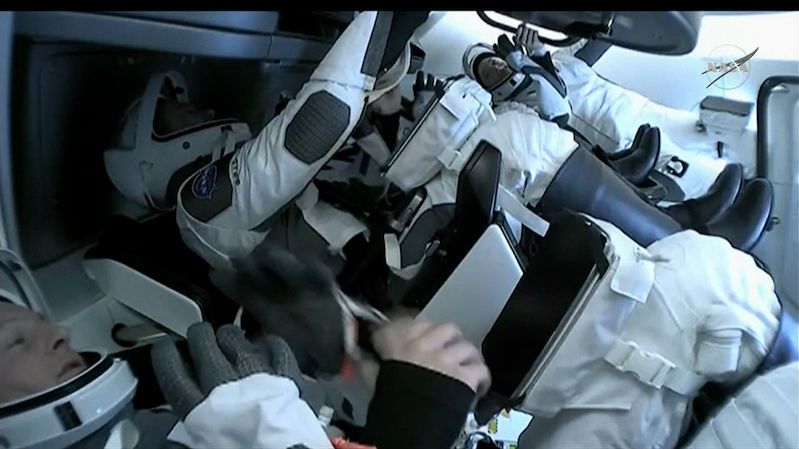 Od ISS odletěla kabina se čtyřmi astronauty, kteří byli na stanici od listopadu